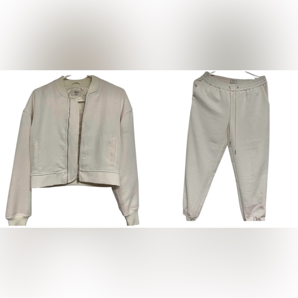 Aritzia Wilfred  2 piece set Cream Cropped  Jacket and Jogger.Modern Fit Set.